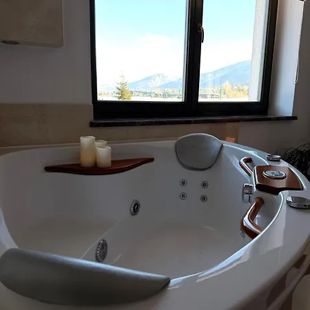 阿波罗尼亚威拉旅馆 *