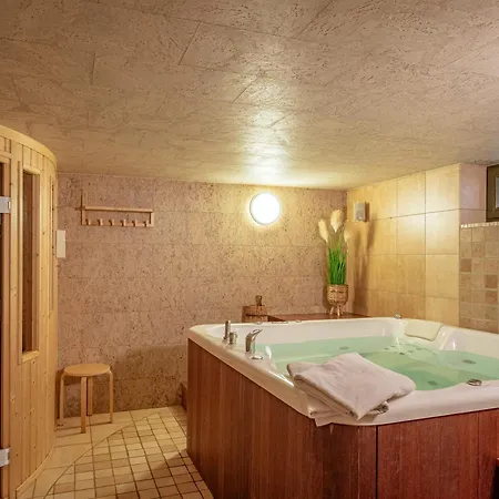 Apolonia Jacuzzi & Sauna