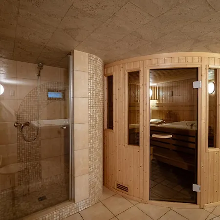 Apolonia Jacuzzi & Sauna