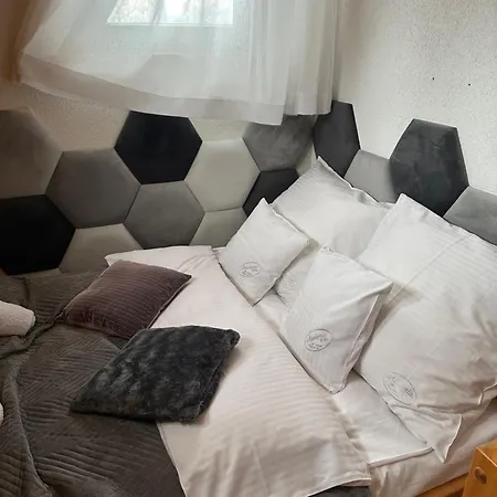 Apolonia Jacuzzi & Sauna 3*