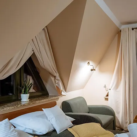 Apolonia Jacuzzi & Sauna 3*