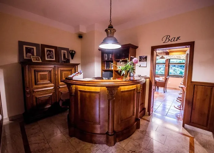 阿波罗尼亚威拉旅馆 *