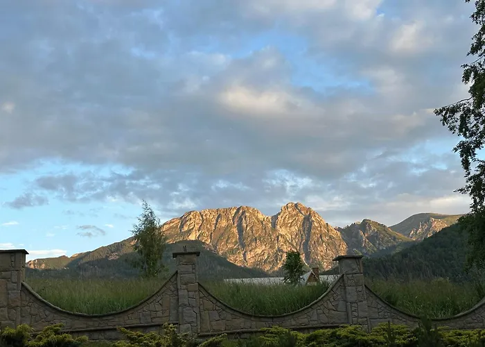 阿波罗尼亚威拉旅馆 *